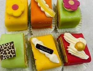 6 petit fours